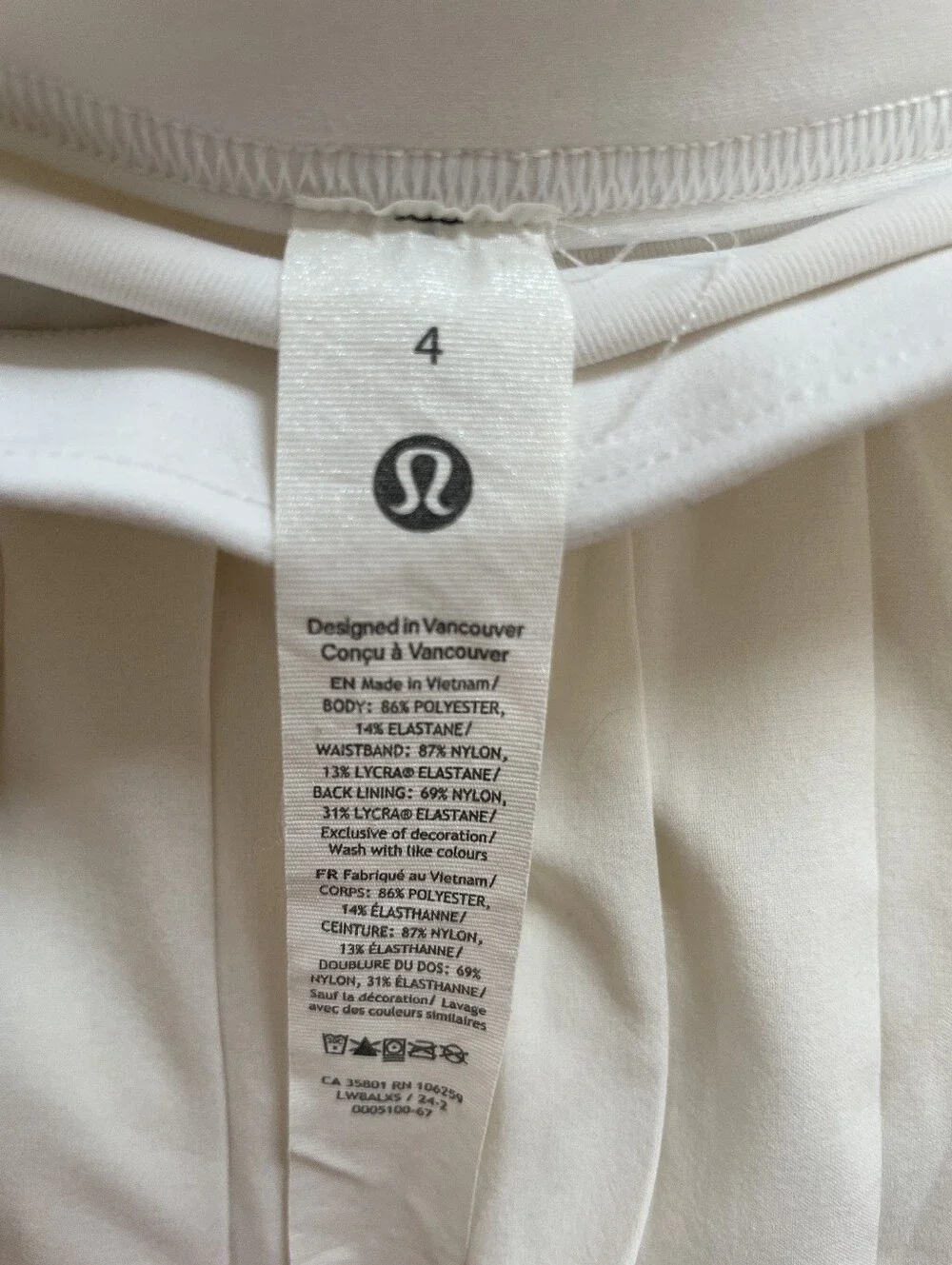 Lululemon Athletica Pleated Mini Skirt in Cream Size 4